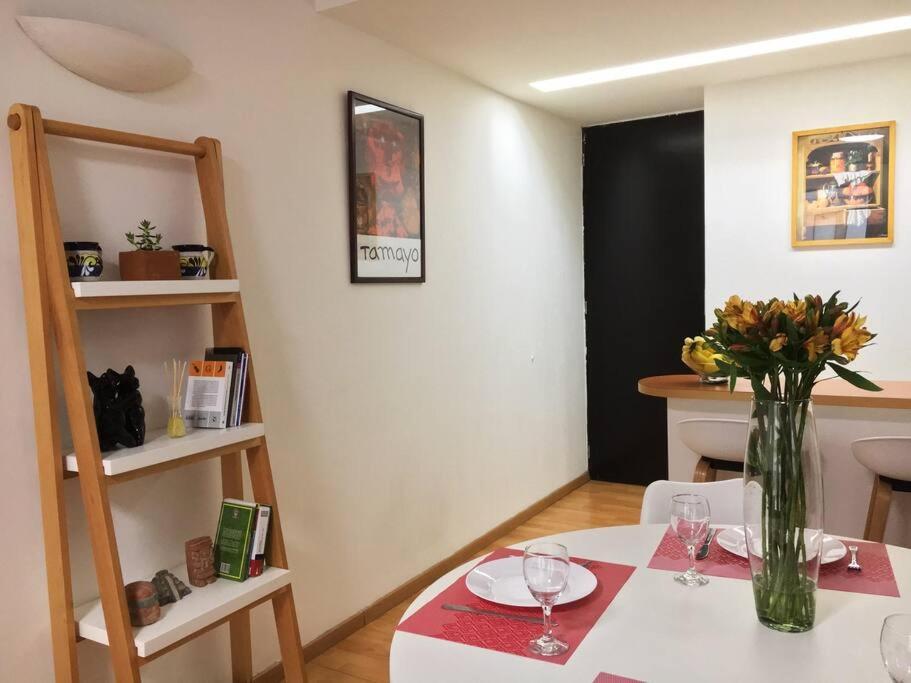 Interior, Silencioso, Vigilancia P8, 1r, 1b, 810 Mexico City