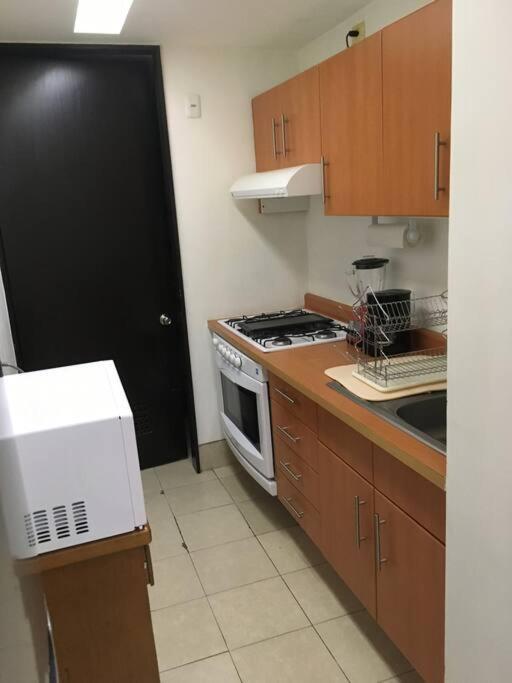 Interior, Silencioso, Vigilancia P8, 1r, 1b, 810 Mexico City
